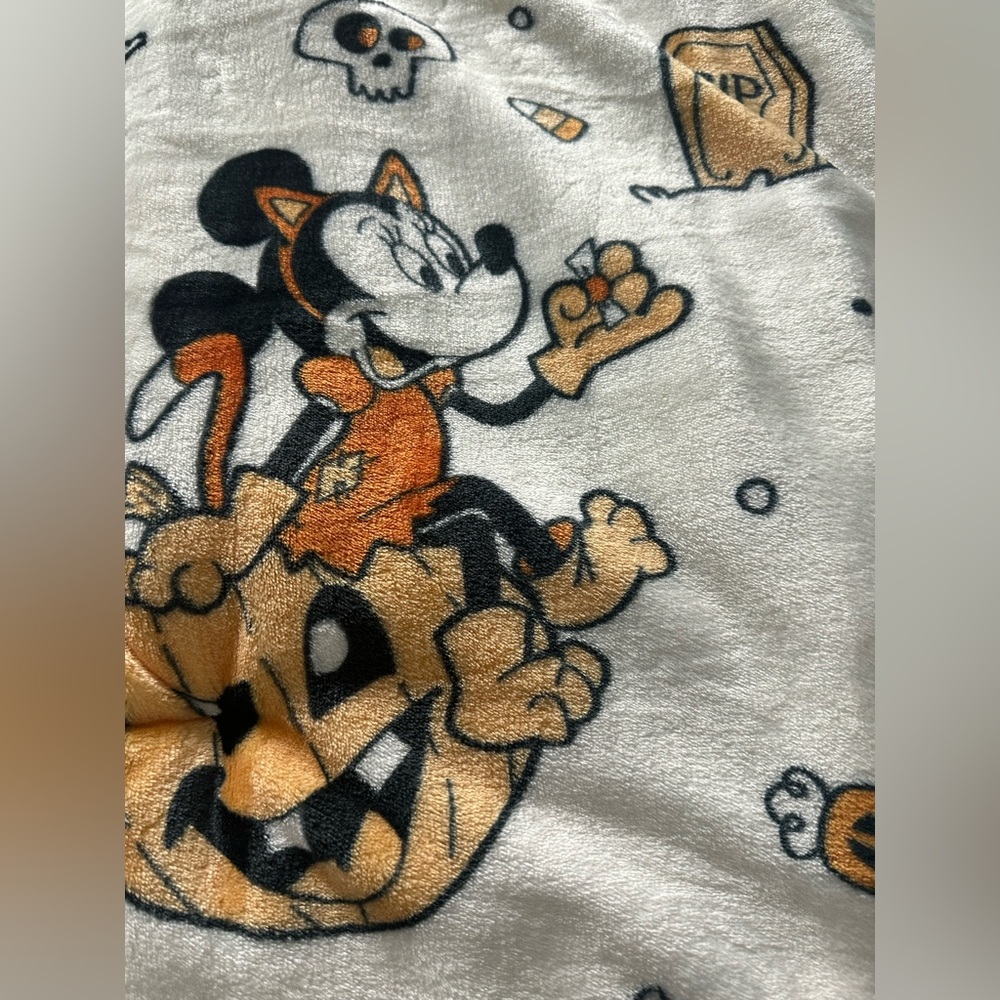 Disney Mickey Minnie 🎃 Halloween Plush Throw Blanket 60x70 NWT - Picture 5 of 7